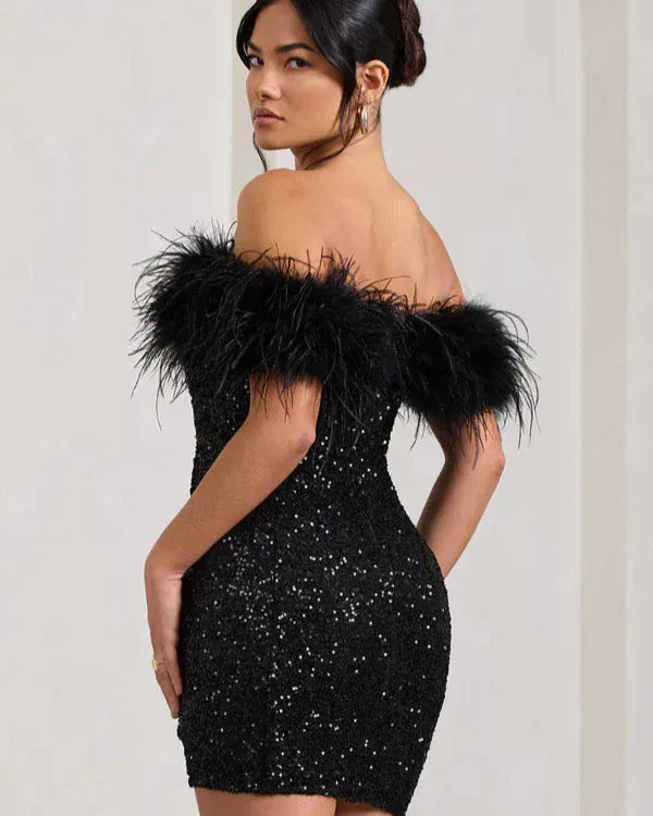 Robe tube à paillettes et plumes